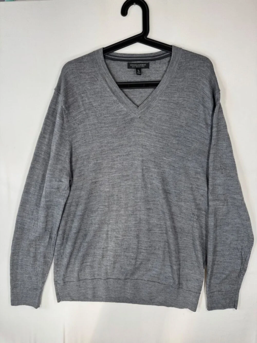 Banana Republic V-Neck Sweater 100% Merino Wool Gray XL Business Casual Preppy